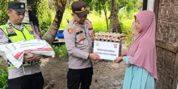 Sorotan Polisi Menjadi Pahlawan Bagi Warga Kurang Mampu di Aceh Timur