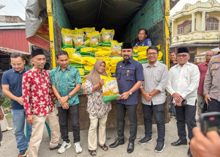 Bupati Al- Farlaky Gelar Operasi Beras Murah