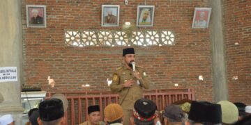 Bupati Al-Farlaky Melayat Di Kediaman Tokoh Ulama Simpang Ulim