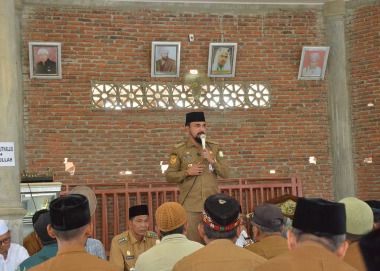 Bupati Al-Farlaky Melayat Di Kediaman Tokoh Ulama Simpang Ulim